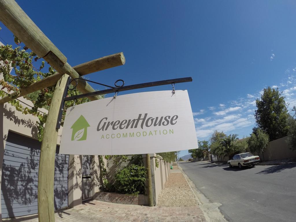 Greenhouse Accommodation 图尔巴 外观 照片